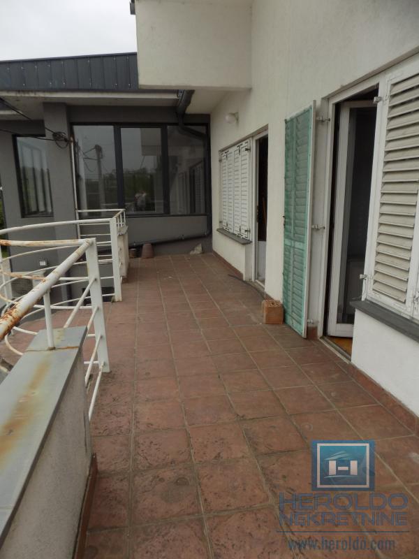 Poslovno stambeni objekat na ulazu  u Ćupriju 20