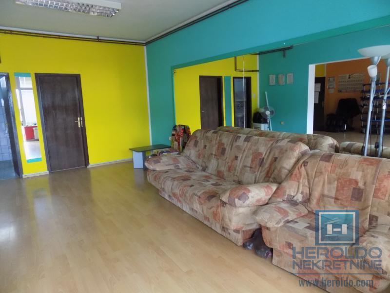 Poslovno stambeni objekat na ulazu  u Ćupriju 3