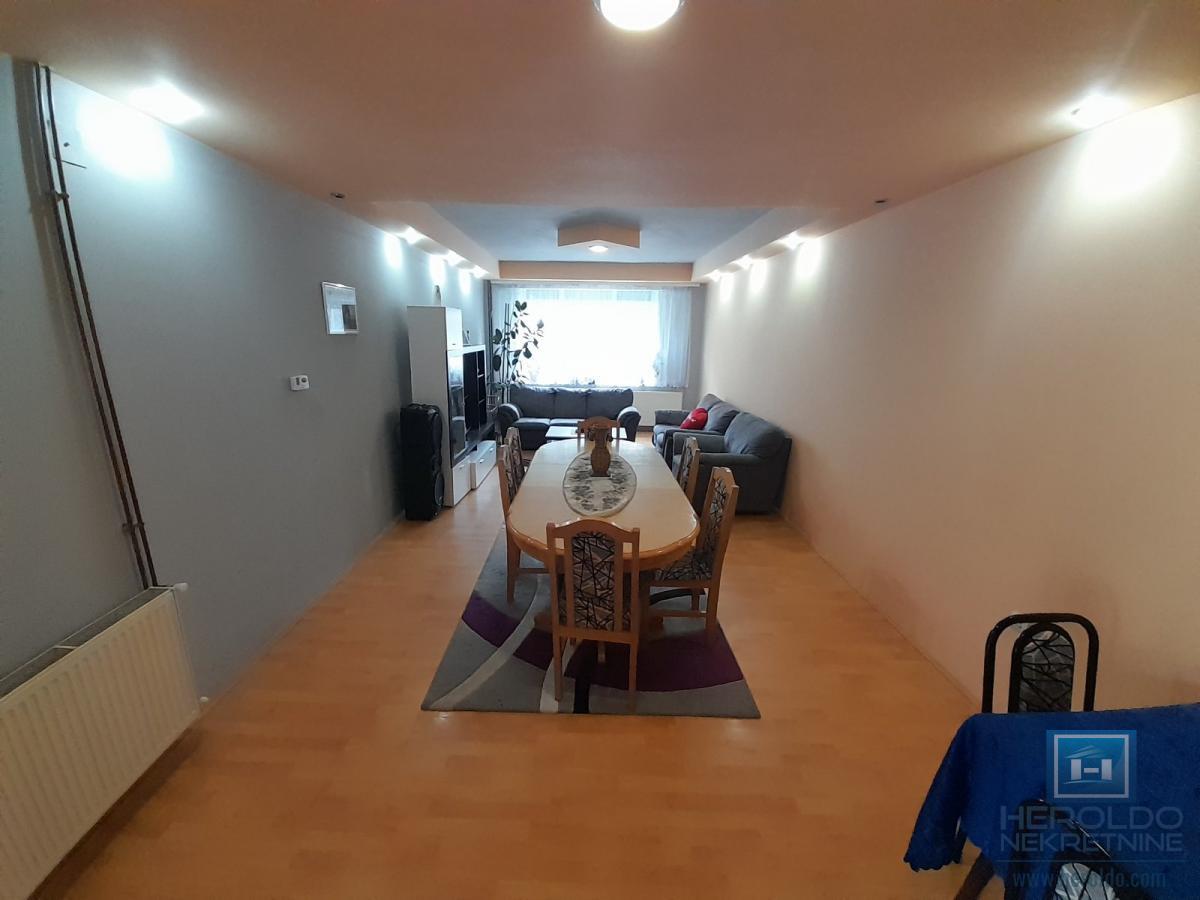 Prelepa kuca u mirnom delu grada 1