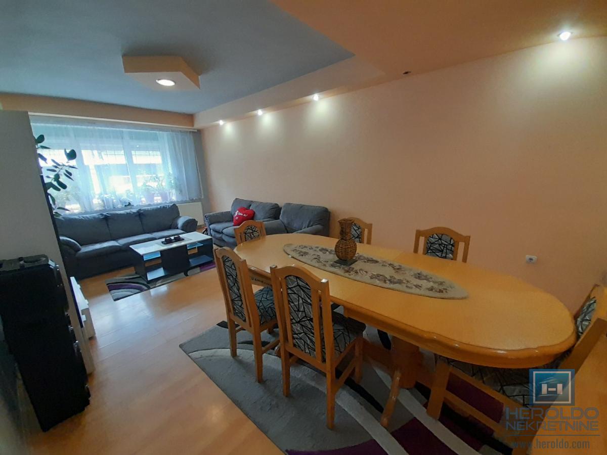 Prelepa kuca u mirnom delu grada 2