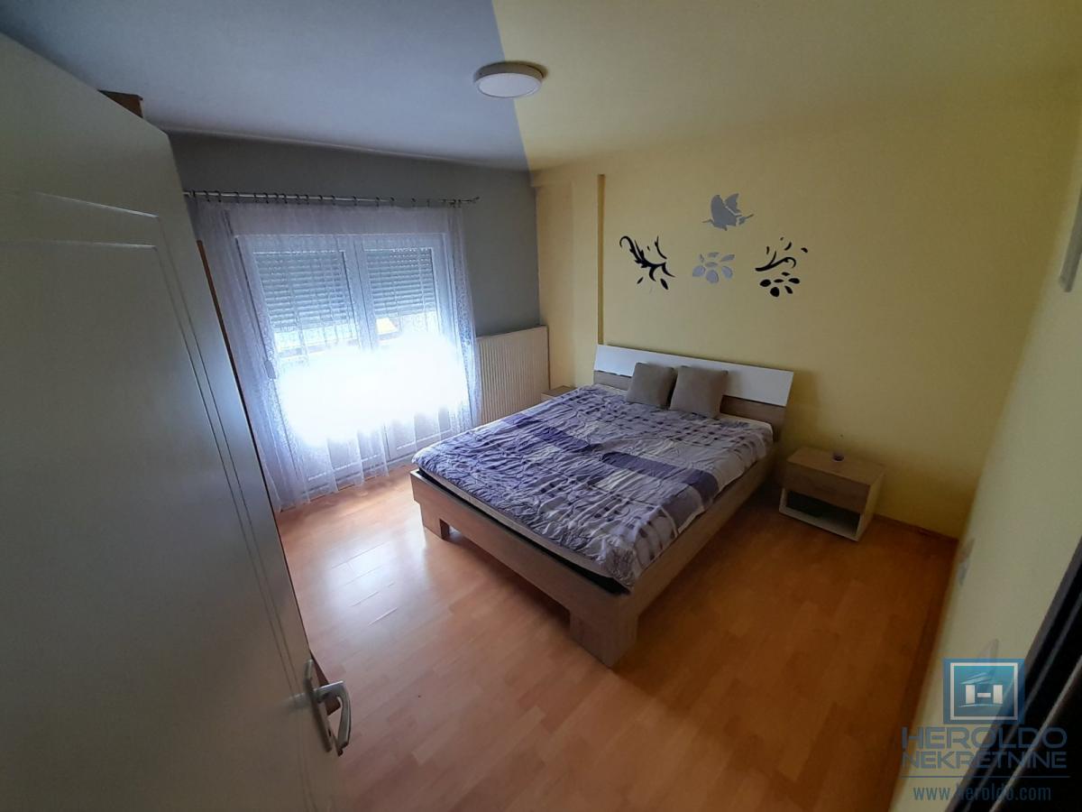 Prelepa kuca u mirnom delu grada 10