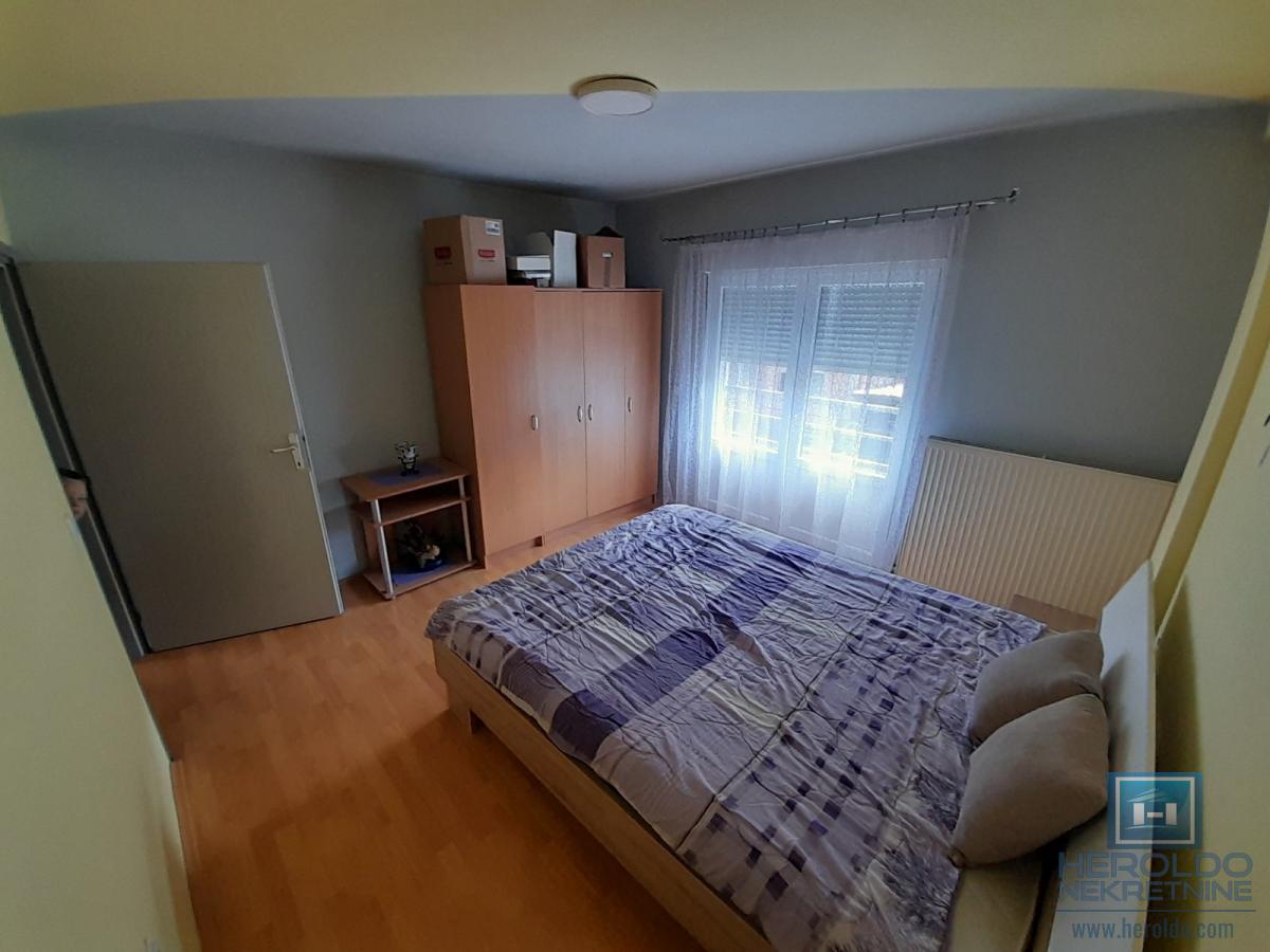 Prelepa kuca u mirnom delu grada 11