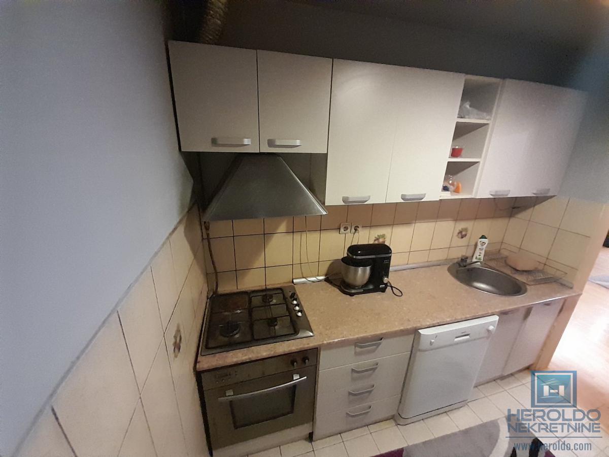 Prelepa kuca u mirnom delu grada 4