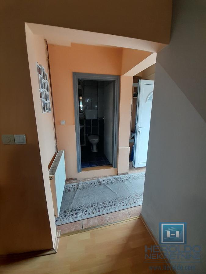 Prelepa kuca u mirnom delu grada 5