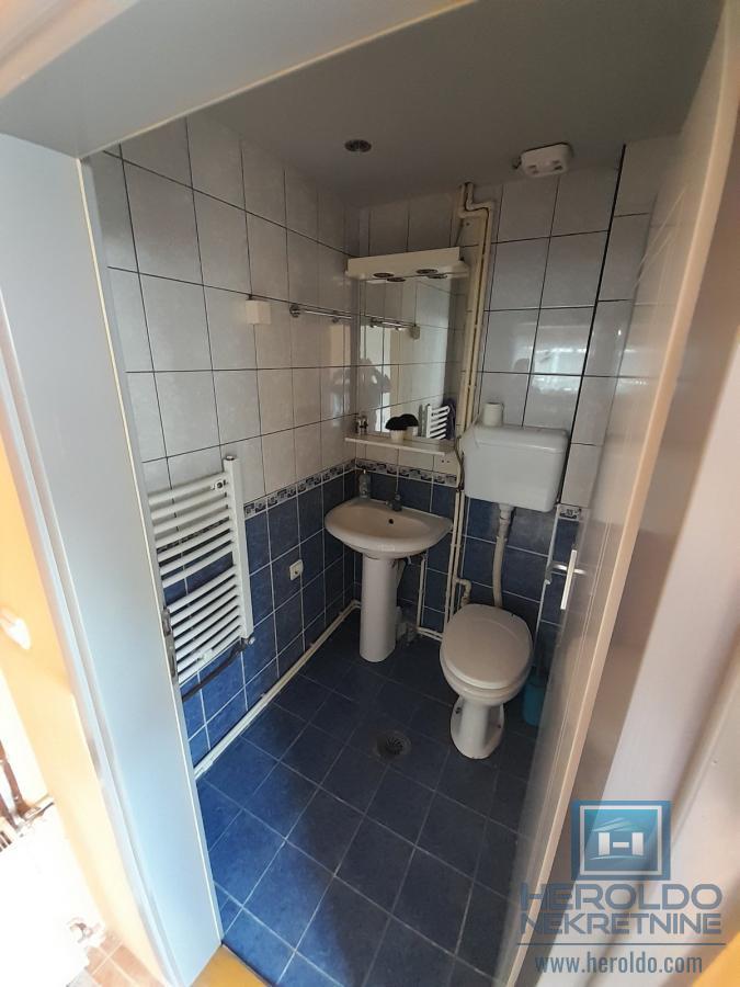 Prelepa kuca u mirnom delu grada 6