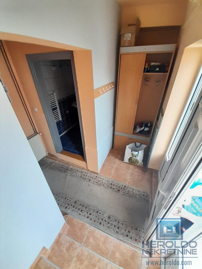 Prelepa kuca u mirnom delu grada 7