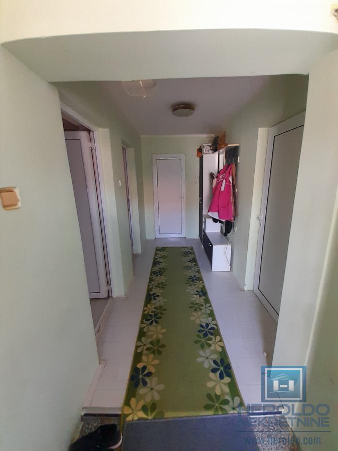 Prelepa kuca u mirnom delu grada 28