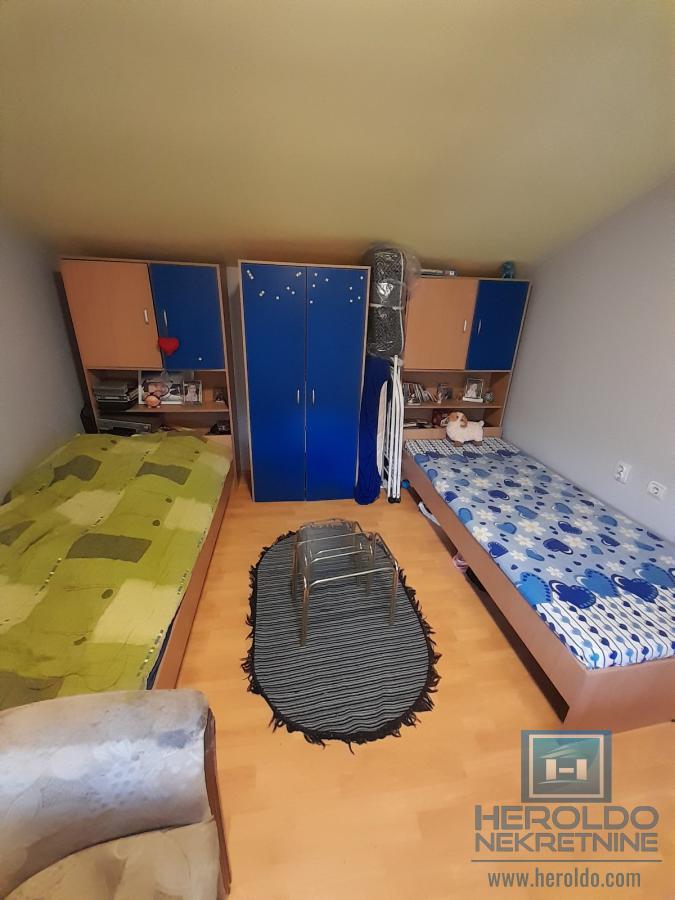 Prelepa kuca u mirnom delu grada 13