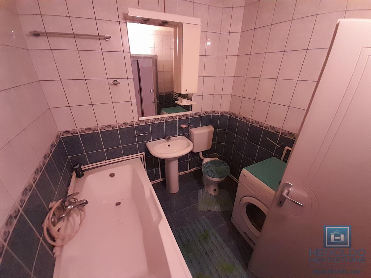 Prelepa kuca u mirnom delu grada 16