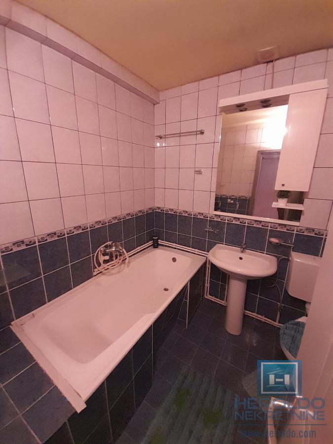 Prelepa kuca u mirnom delu grada 17