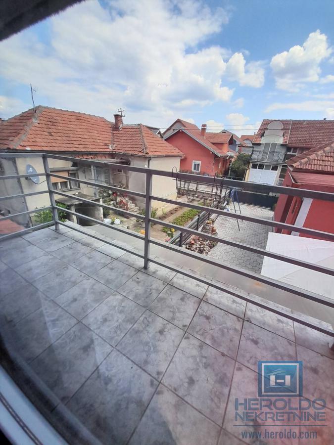 Prelepa kuca u mirnom delu grada 18