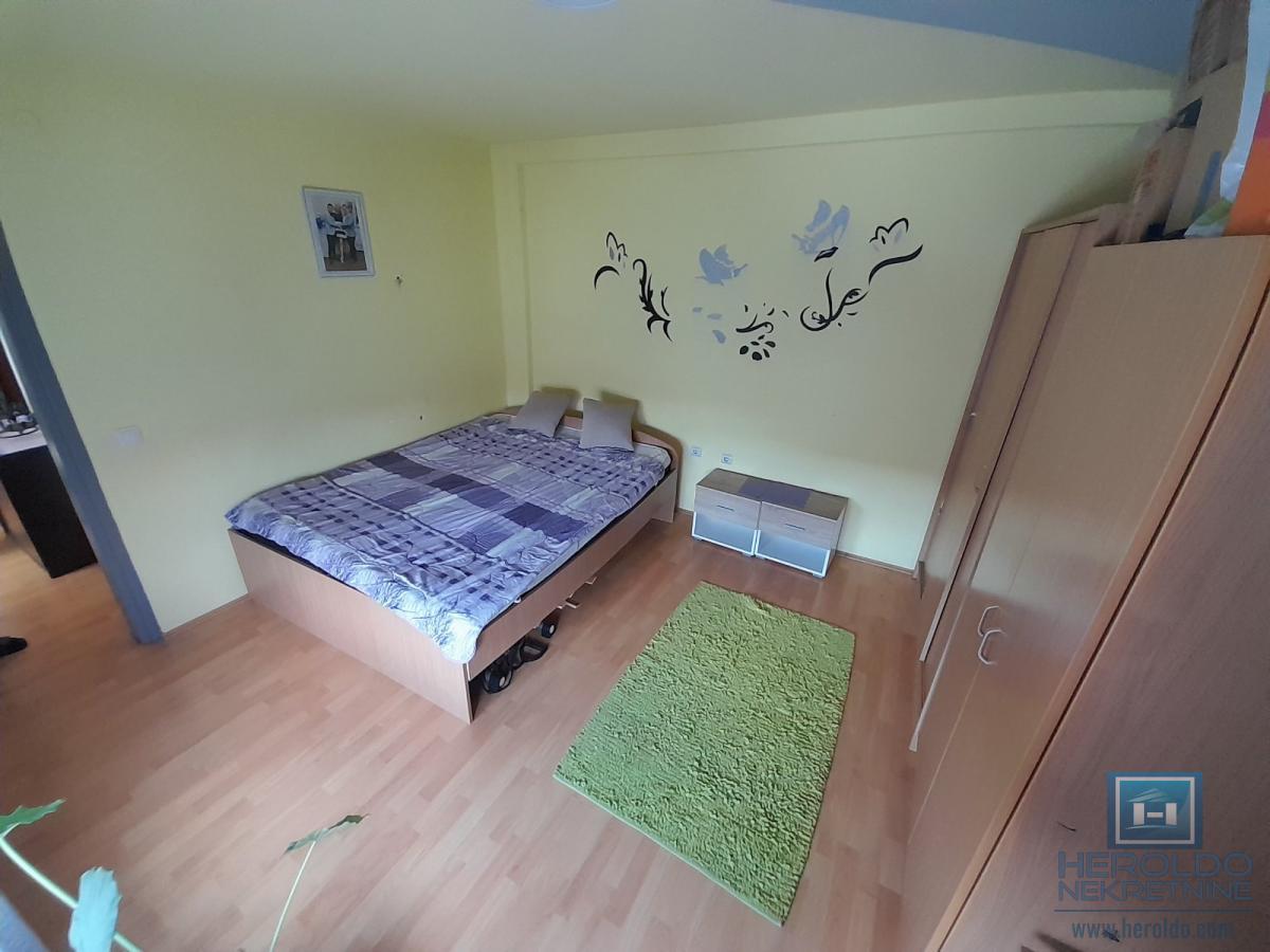 Prelepa kuca u mirnom delu grada 20