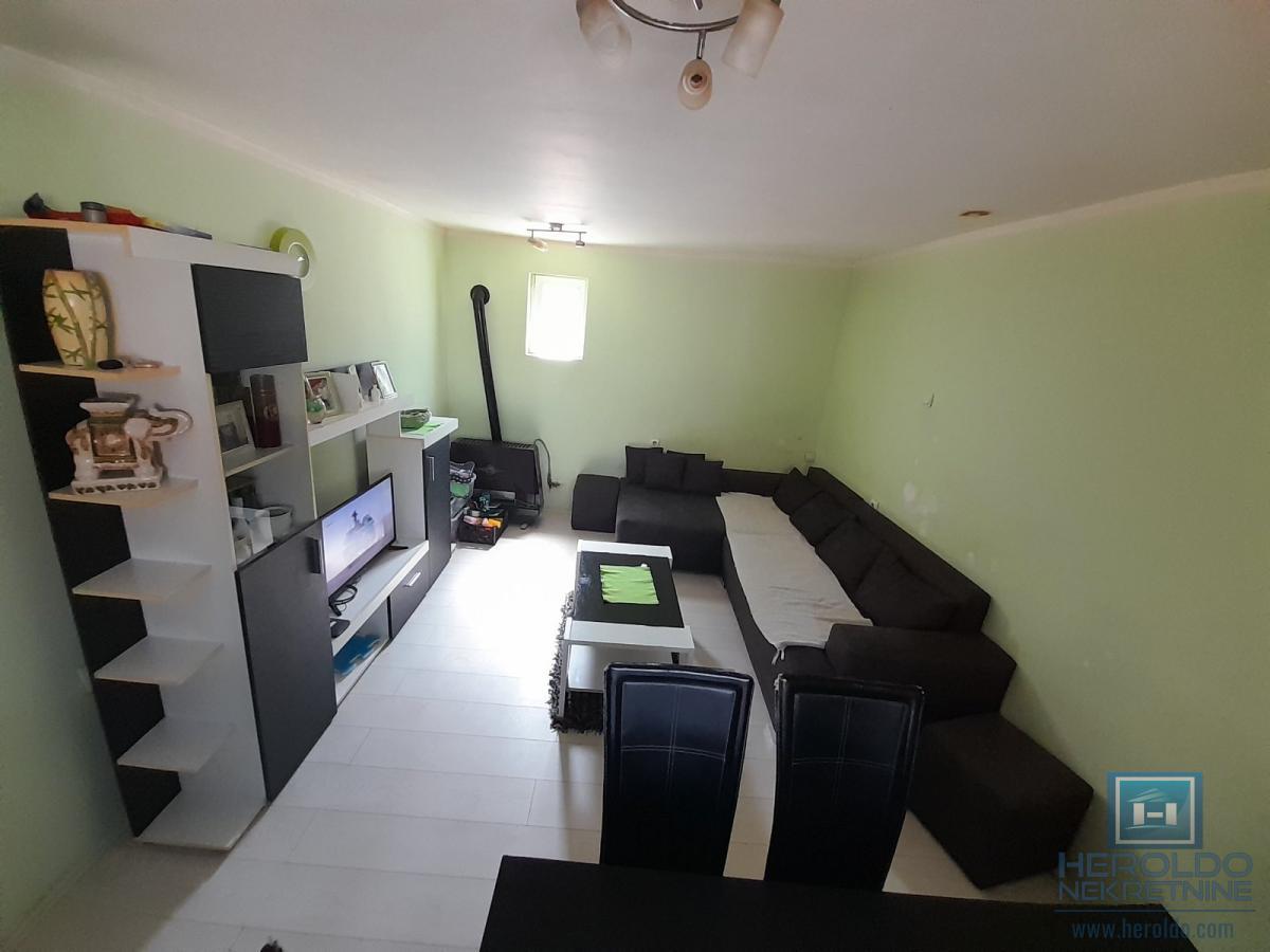 Prelepa kuca u mirnom delu grada 32