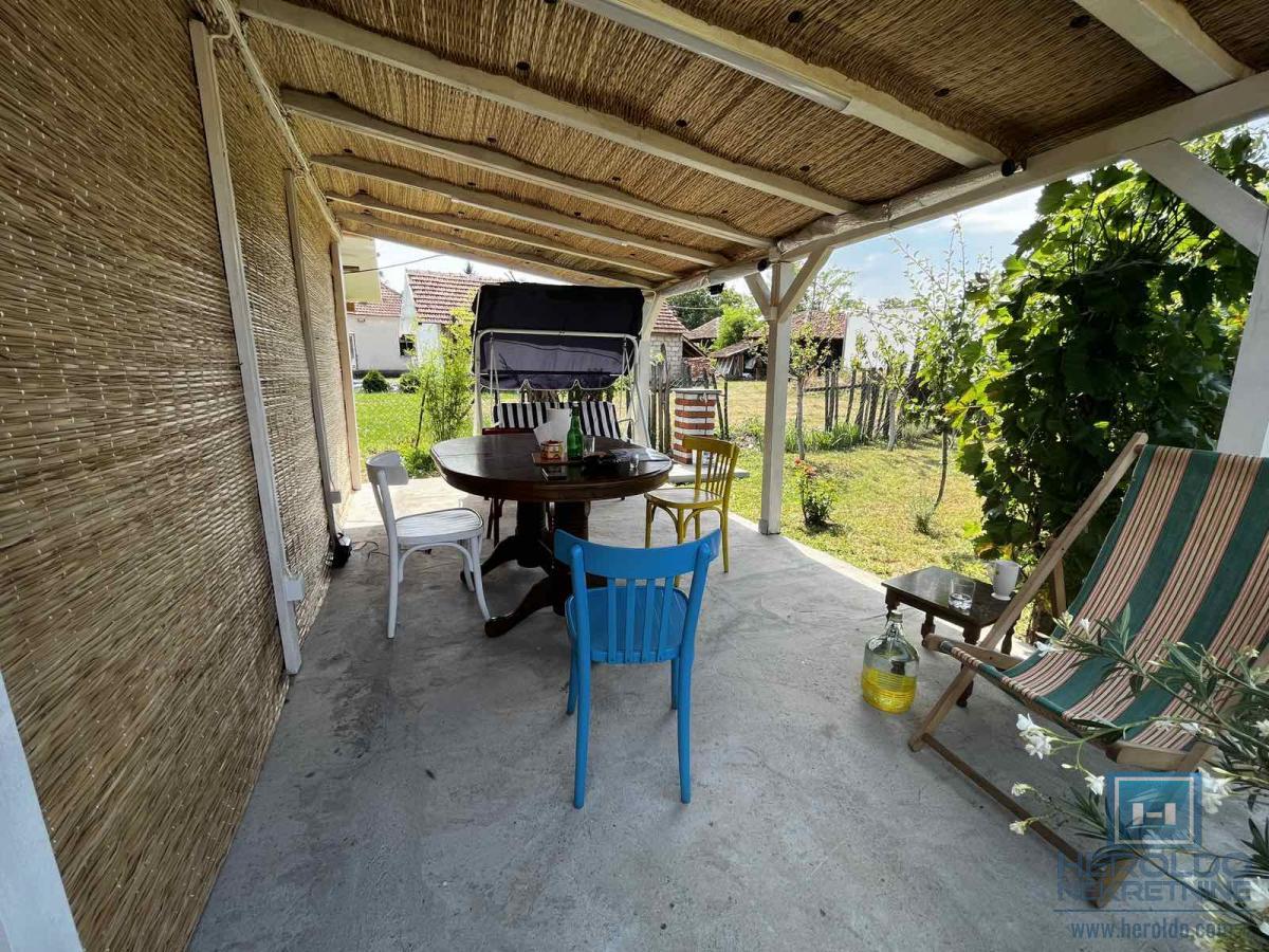 Prizemna vikendica sa velikim placem 8