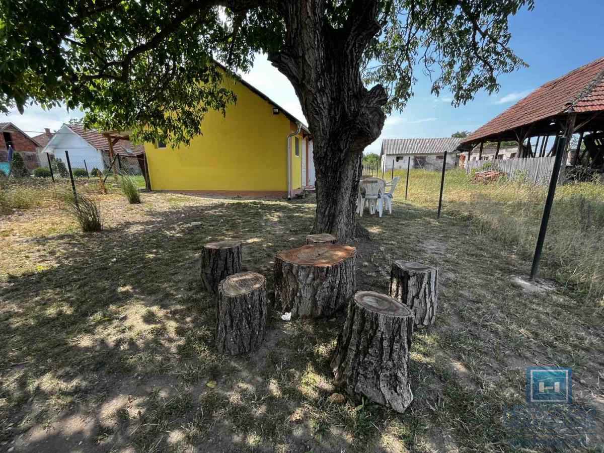 Prizemna vikendica sa velikim placem 13