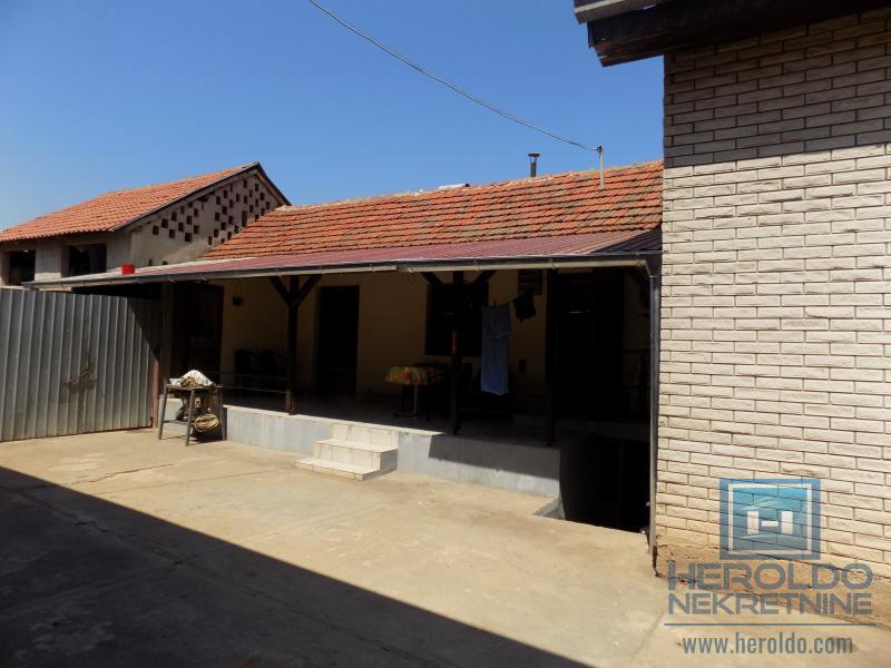 Kompletno imanje sa dve kuće, voćnjakom i pomoćnim objektima – sve na jednom mestu! 7