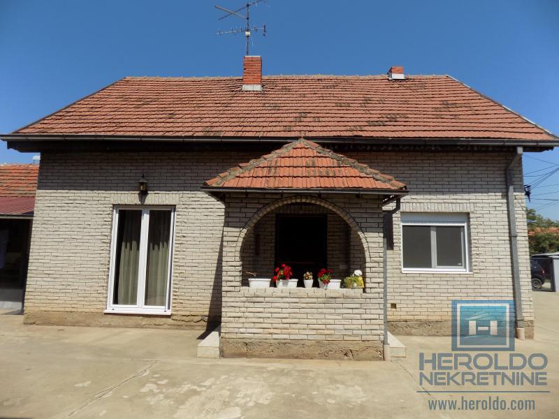 Kompletno imanje sa dve kuće, voćnjakom i pomoćnim objektima – sve na jednom mestu! 6