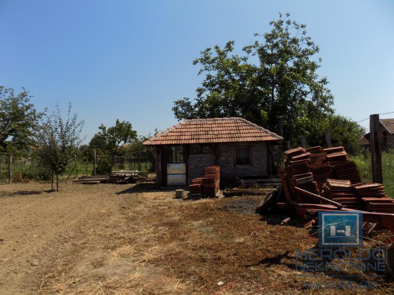 Kompletno imanje sa dve kuće, voćnjakom i pomoćnim objektima – sve na jednom mestu! 18