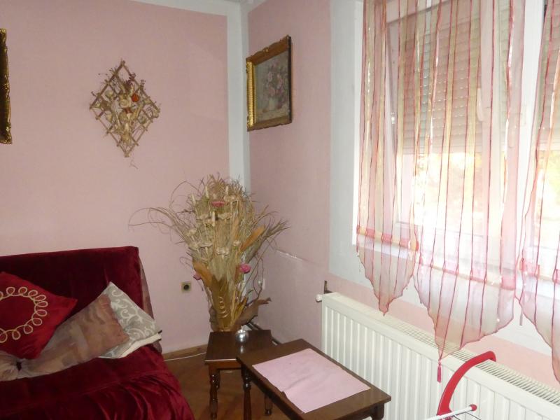 Prodaja - spratna kuća, Strelište 10