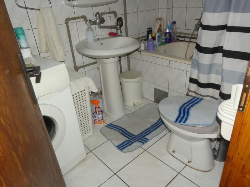 Prodaja - spratna kuća, Strelište 7