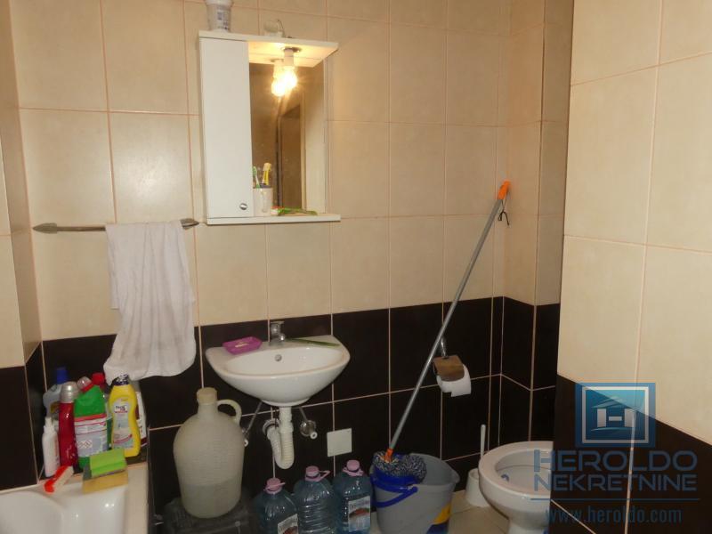 Prodaja stana – Najbolja lokacija! Idealno za porodicu i investiciju 12