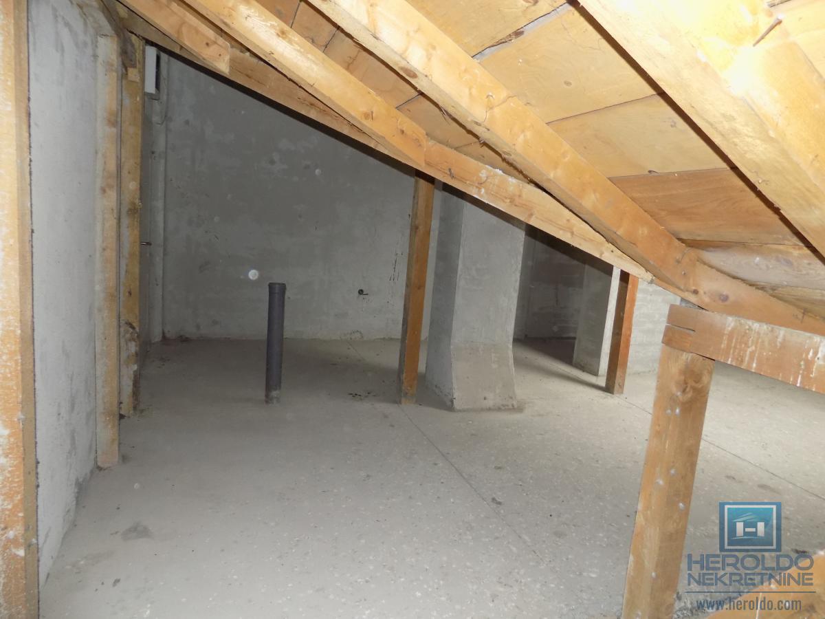 Prodaje se nezavršen stan u Jagodnjaku 7