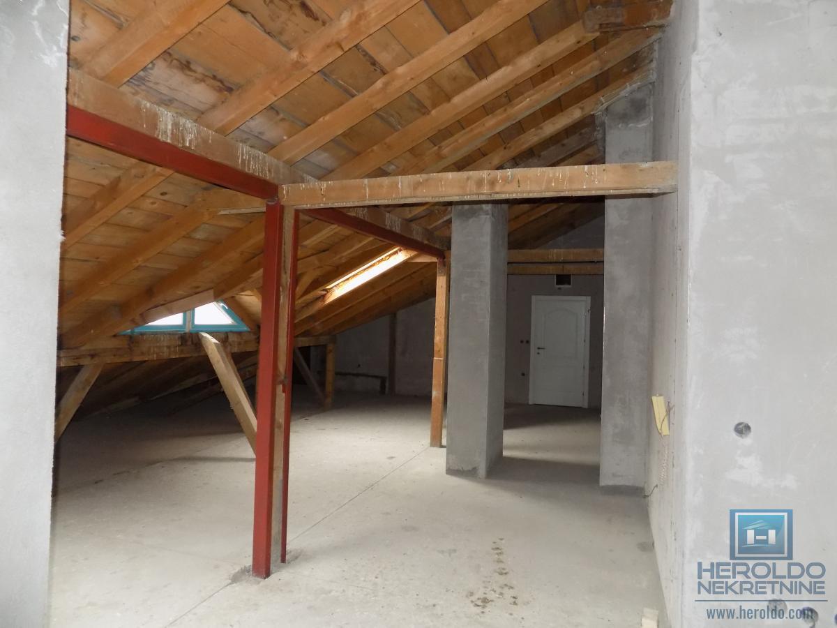 Prodaje se nezavršen stan u Jagodnjaku 2