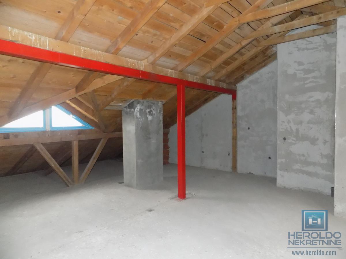 Prodaje se nezavršen stan u Jagodnjaku 3