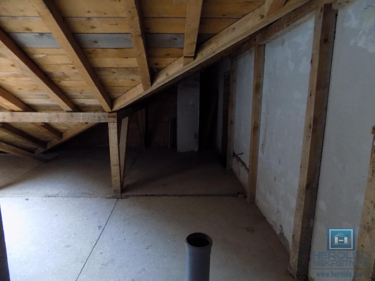 Prodaje se nezavršen stan u Jagodnjaku 5