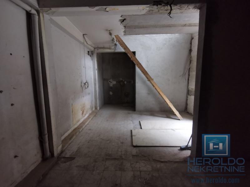 Prostran poslovni prostor 8