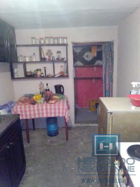 Prostrana kuća za adaptaciju 22