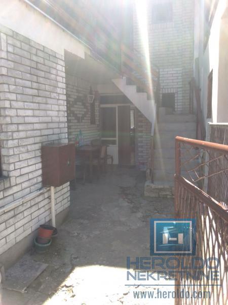 Prostrana kuća za adaptaciju 23