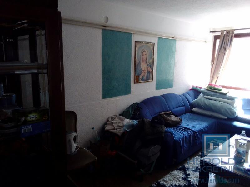 Prostrana kuća za adaptaciju 26