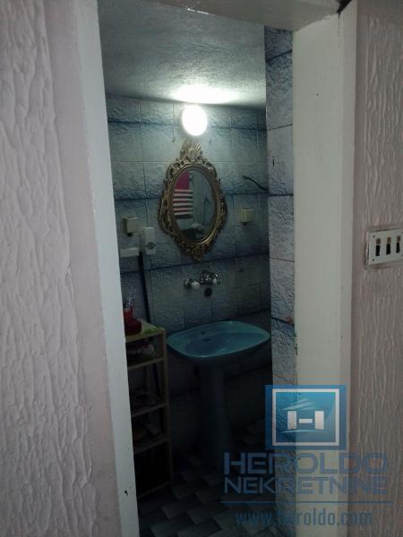 Prostrana kuća za adaptaciju 27