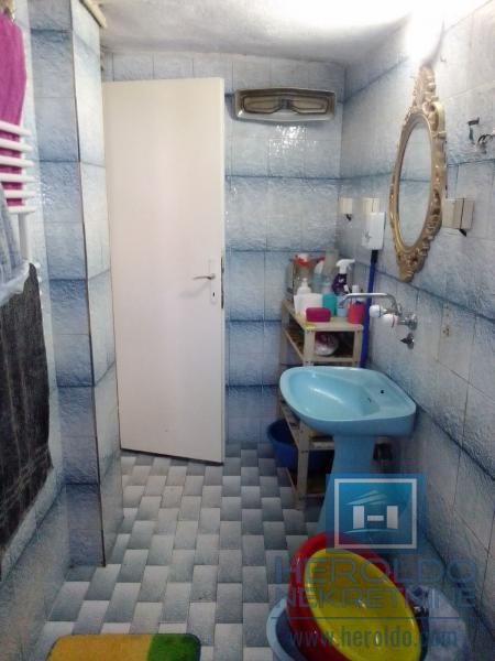 Prostrana kuća za adaptaciju 28