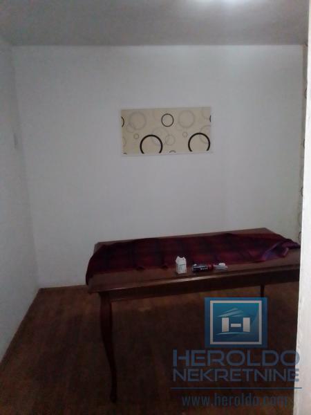 Prostrana kuća za adaptaciju 41