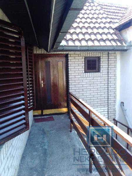 Prostrana kuća za adaptaciju 15