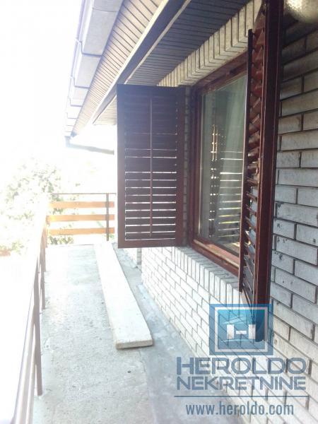 Prostrana kuća za adaptaciju 18