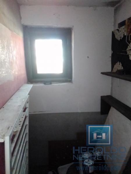 Prostrana kuća za adaptaciju 21