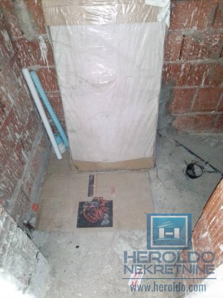 Prostrana kuća za adaptaciju 5