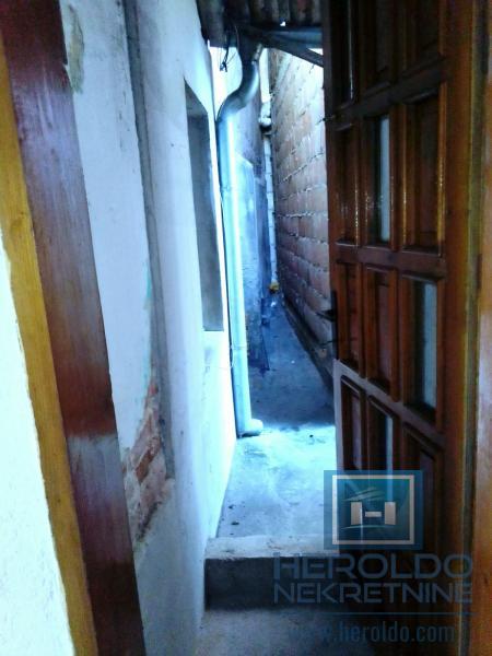 Prostrana kuća za adaptaciju 6