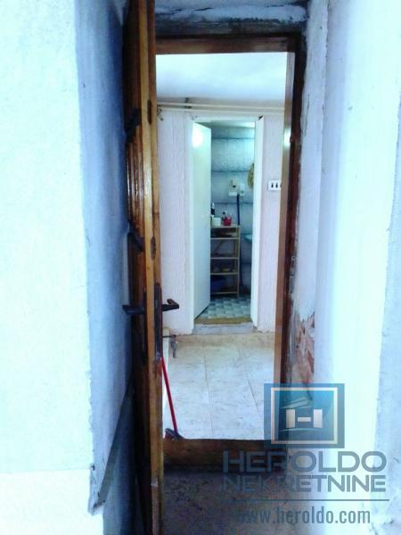 Prostrana kuća za adaptaciju 7