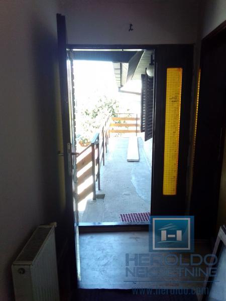 Prostrana kuća za adaptaciju 8