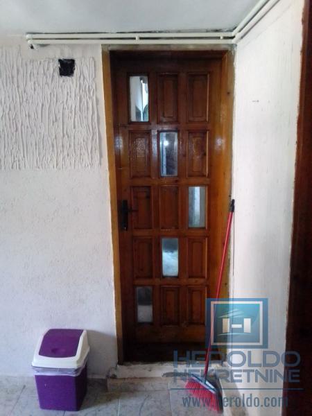 Prostrana kuća za adaptaciju 32