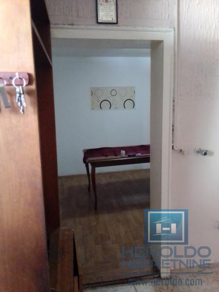 Prostrana kuća za adaptaciju 35