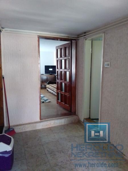 Prostrana kuća za adaptaciju 36