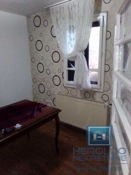 Prostrana kuća za adaptaciju 37