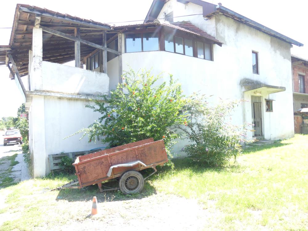 Prostrana seoska kuća u Majuru 10