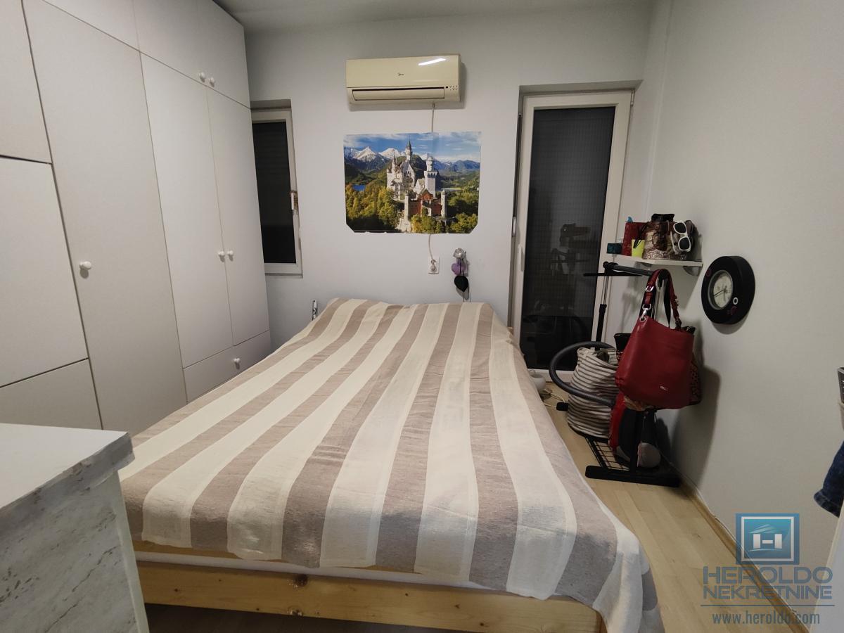 Renoviran stan sa garažom i podrumom kod tehničke škole 13