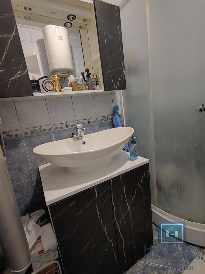 Renoviran stan sa garažom i podrumom kod tehničke škole 14